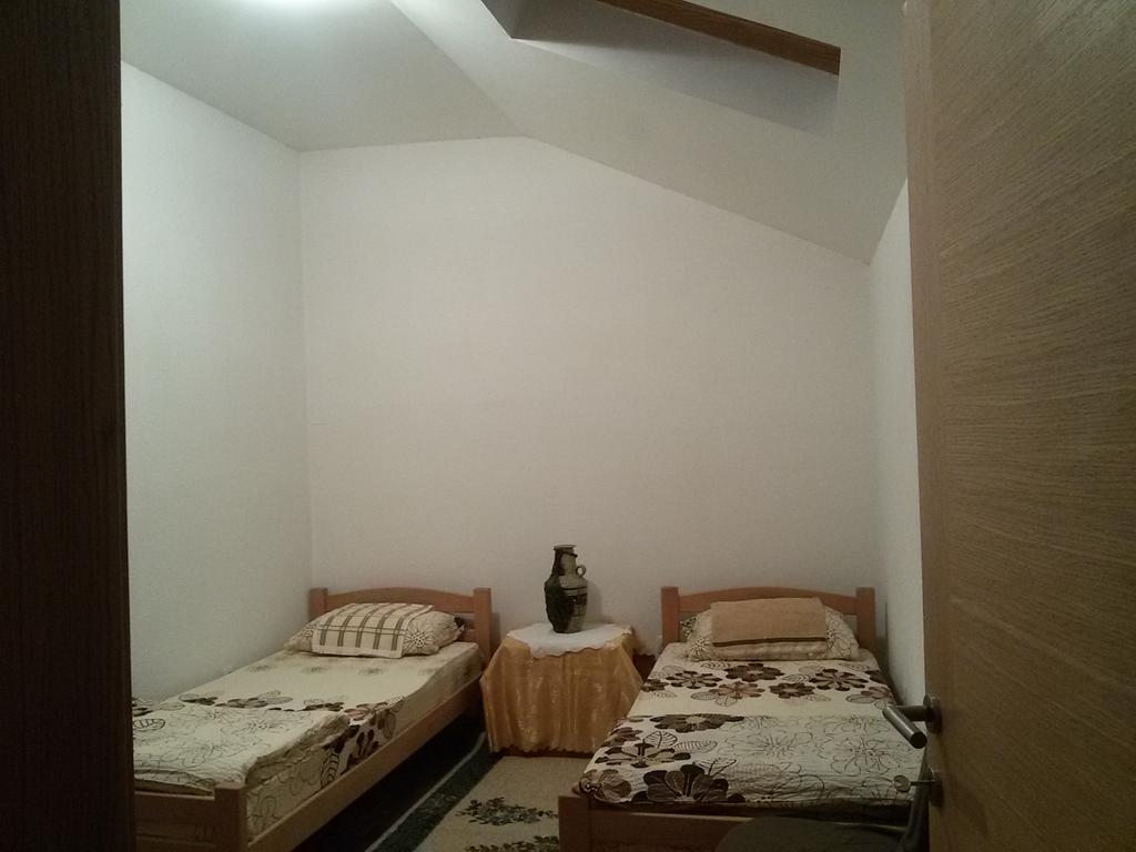 Guest House Mirza โมสตาร์ ภายนอก รูปภาพ