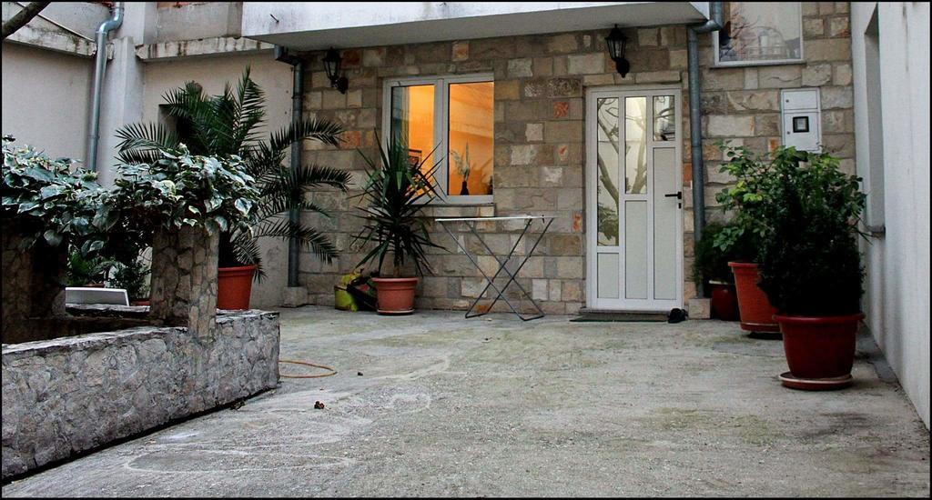 Guest House Mirza โมสตาร์ ภายนอก รูปภาพ