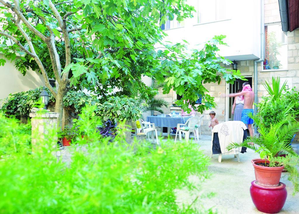 Guest House Mirza โมสตาร์ ภายนอก รูปภาพ