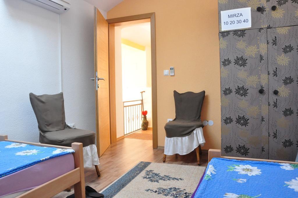 Guest House Mirza โมสตาร์ ภายนอก รูปภาพ