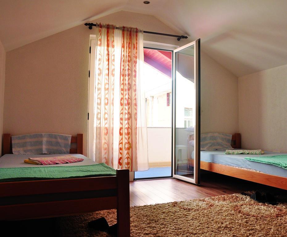Guest House Mirza โมสตาร์ ภายนอก รูปภาพ